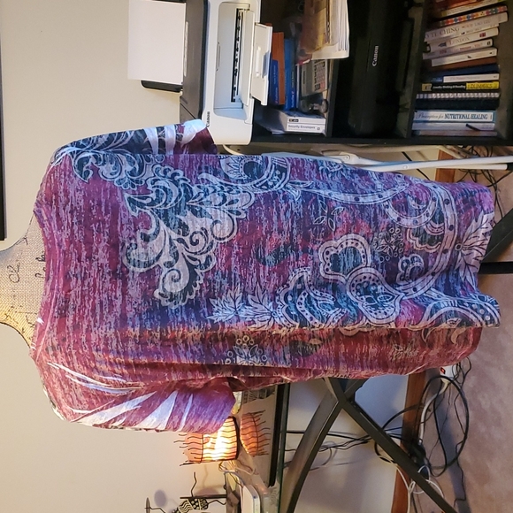 Maurices size 2X burnout tee. Abstract floral design *EUC* - Picture 4 of 11